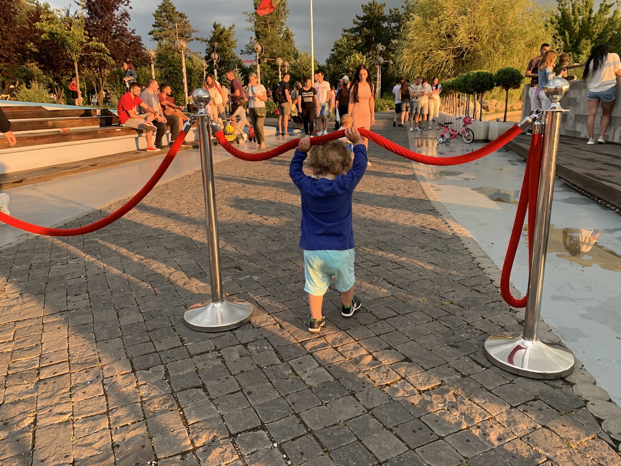 mai mare si mai destept